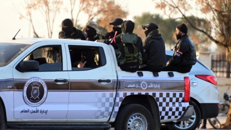 الأمن العام يعتقل قيادياً سابقاً بتهمة قتل 4 شبان حاولوا العبور إلى تركيا