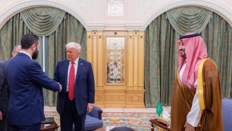 ترمب أنا معجب جداً بالرئيس السوري ونترقب نتائج رفع العقوبات