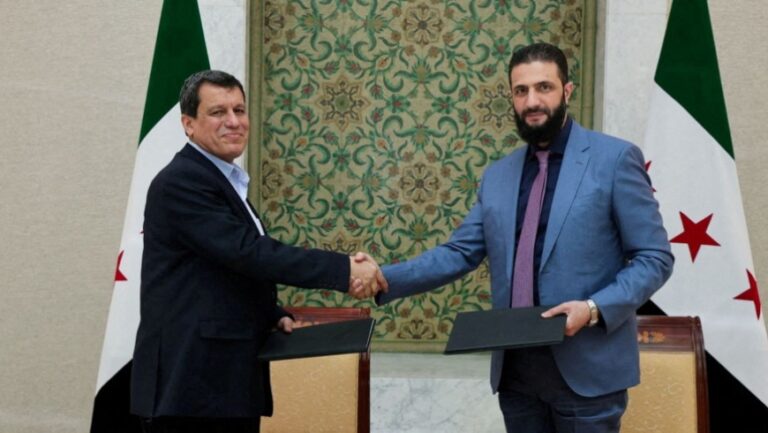 انطلاقا من دير الزور.. عبدي يتحدث عن تسليم مؤسسات الدولة لدمشق