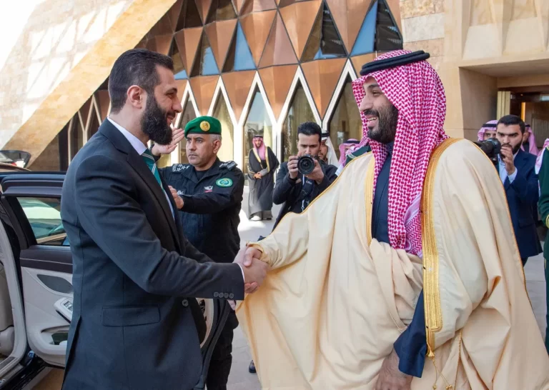 محمد بن سلمان يرحب بإجراءات الشرع لاحتواء أحداث سوريا