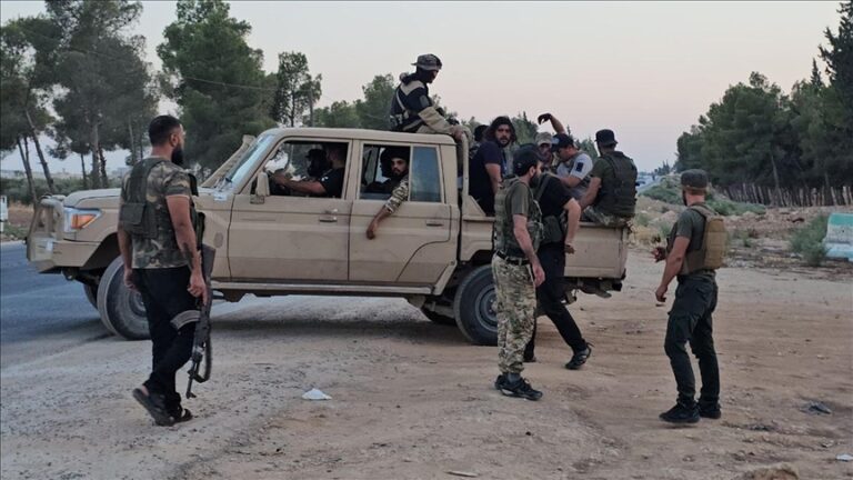 سوريا.. مقتل عنصر بالجيش في اشتباك مع مجموعة من قسد