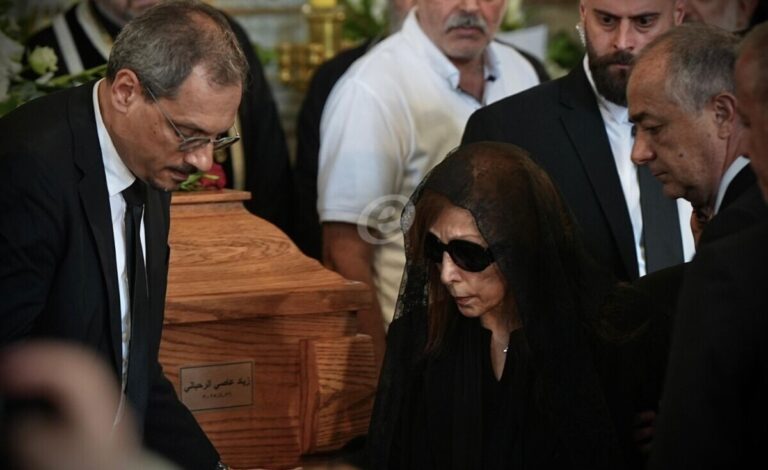 فيروز... أم ممنوعة من البكاء