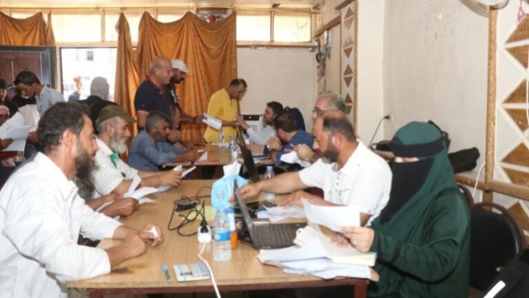 مجلس مدينة دير الزور يبدأ استقبال طلبات عودة الموظفين المفصولين