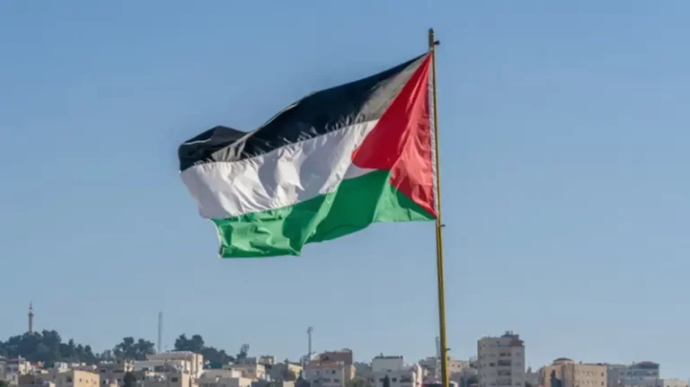 واشنطن تلغي تأشيرات وفد فلسطين قبيل مؤتمر حل الدولتين