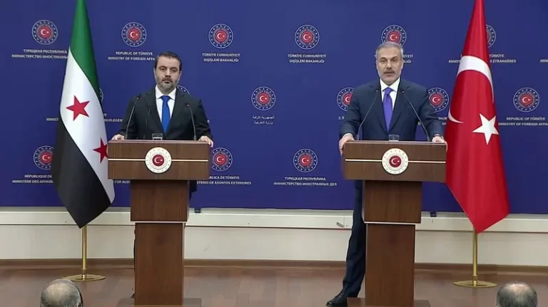 وزير خارجية تركيا إسرائيل تعمل على إثارة الفوضى في سوريا