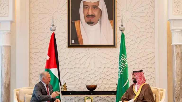 ولي العهد السعودي وملك الأردن يبحثان تطورات الأوضاع في فلسطين