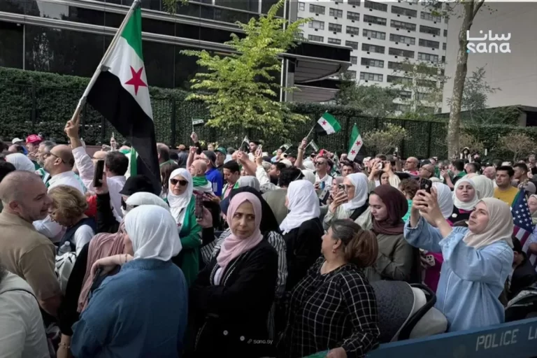 الخطاب التاريخي للرئيس السوري في الأمم المتحدة يتزامن مع تجمع آلاف في الخارج مطالبين بالسلام ودعم ترامب