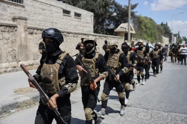 القوات السورية تحبط تهريب أسلحة لقسد بريف دمشق وتشتبك معها في الرقة