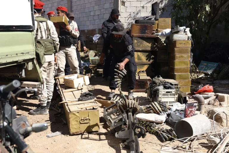 دمشق تضبط أسلحة «ثقيلة» معدّة للتهريب.. وأخرى مسروقة من مخازن النظام