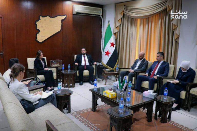 وزير الأشغال العامة يبحث مع القائم بأعمال السفارة السويدية التعاون في إعادة الإعمار