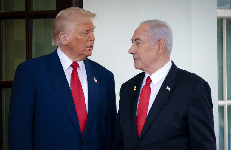 يديعوت أحرونوت نتنياهو في حالة هستيريا قبل لقاء ترامب