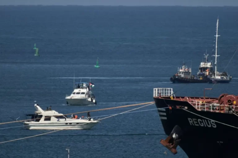 أسطول الصمود يطالب بتدخل دولي بعد اعتقال إسرائيل مئات الناشطين