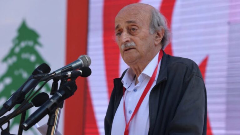 جنبلاط يدين رفع العلم الإسرائيلي في السويداء