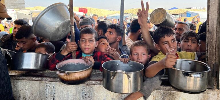 غزة بين المجرمين والمترفين