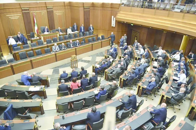 لبنان «الأكثرية النيابية» تُفقد جلسة البرلمان نصابها بمواجهة «الثنائي الشيعي»
