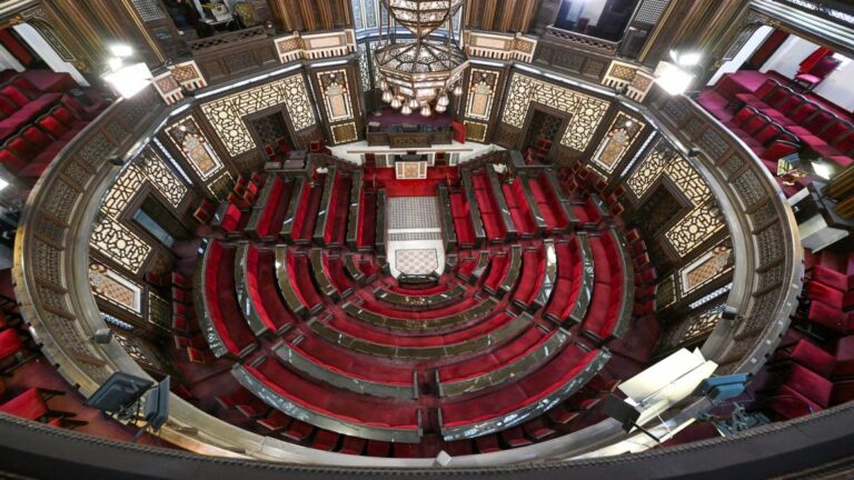 مجلسٌ في لحظةٍ مفصلية