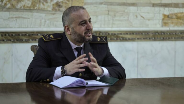 وزير الدفاع السوري يلتقي مظلوم عبدي ويعلن الاتفاق على وقف إطلاق نار شامل