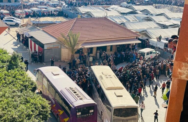 وصول أسرى فلسطينيين أفرجت عنهم إسرائيل إلى خان يونس