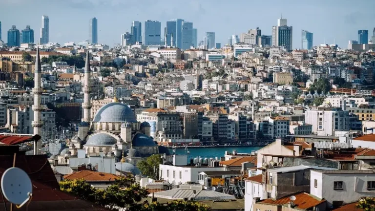 إسطنبول.. آلاف المباني مهددة بانهيار وشيك