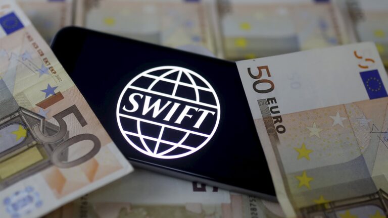 إضاءة على نظام سويفت