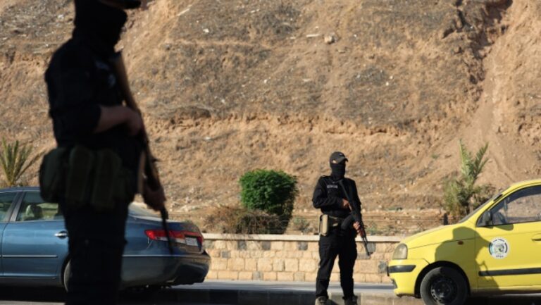 فرحة شعبية في جبلة بعد القبض على المحقق السابق في «أمن الدولة»آصف يونس