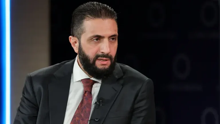 هددهم بتهمة الكسب غير المشروع.. الشرع يجرد موظفين من سيارات فارهة