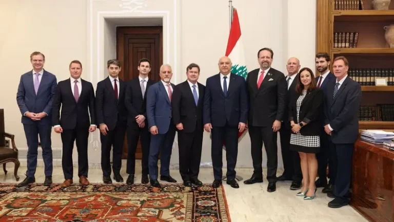 وفد أميركي بحث مع عون مسألة قطع تمويل حزب الله