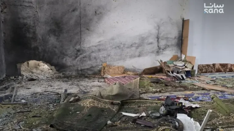 أودى بحياة 8.. «أنصار السنة» تتبنى تفجير مسجد في حمص