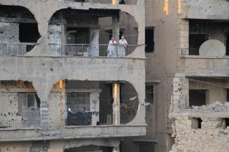 دير الزور... ارتفاع الإيجارات يدفع الأهالي للسكن في المنازل مدمّرة1