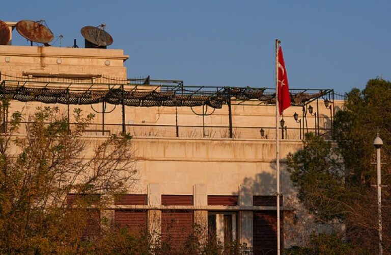 سفير تركيا لدى سوريا يباشر مهامه في أرفع تمثيل لبلاده في دمشق منذ 13 عاماً