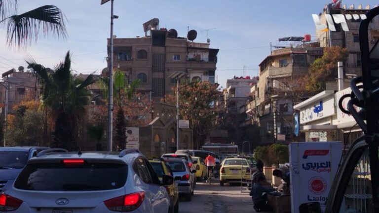 لليوم الثاني.. إضراب السرافيس يشلّ حركة النقل في جرمانا