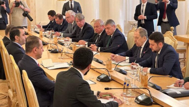 وفد سوري رفيع المستوى في موسكو لإجراء مباحثات مع مسؤولين روس