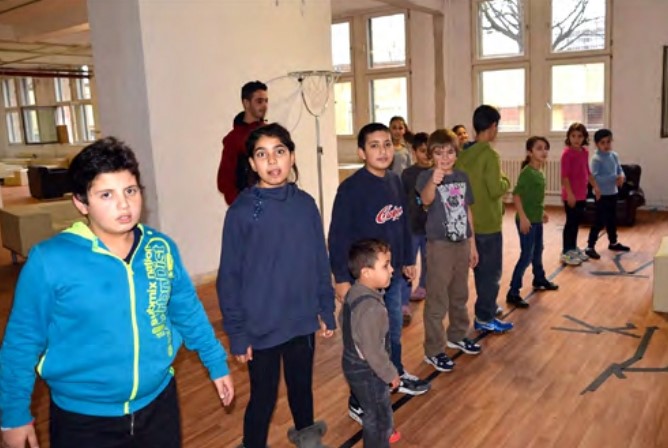 أطفال لا يعرفون وطنهم إلا من الحكايات