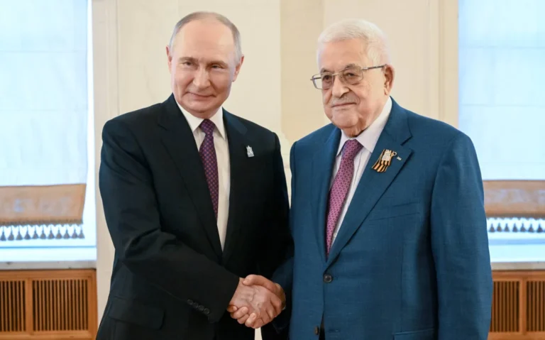 الرئيس الفلسطيني يصل إلى موسكو للقاء بوتين