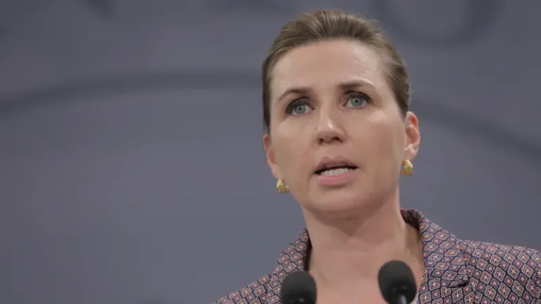 رئيسة وزراء الدنمارك تصل غرينلاند عقب تراجع ترامب عن تهديده