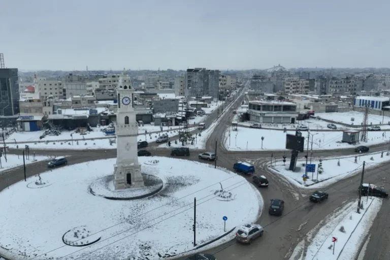 سوريا تودع عام 2025 بعاصفة ثلجية وسيول وتعطيل للدراسة