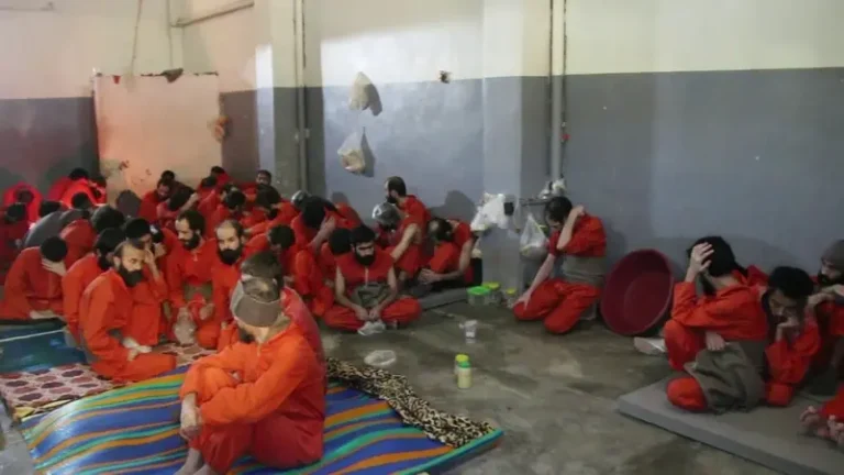 مسؤول عراقي قرار نقل السجناء من سوريا جاء بطلب من بغداد