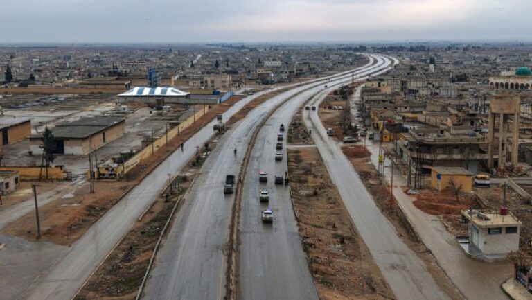 مع دخول الجيش وانسحاب قسد.. السلطات السورية تأمر بتفعيل المؤسسات في الرقة