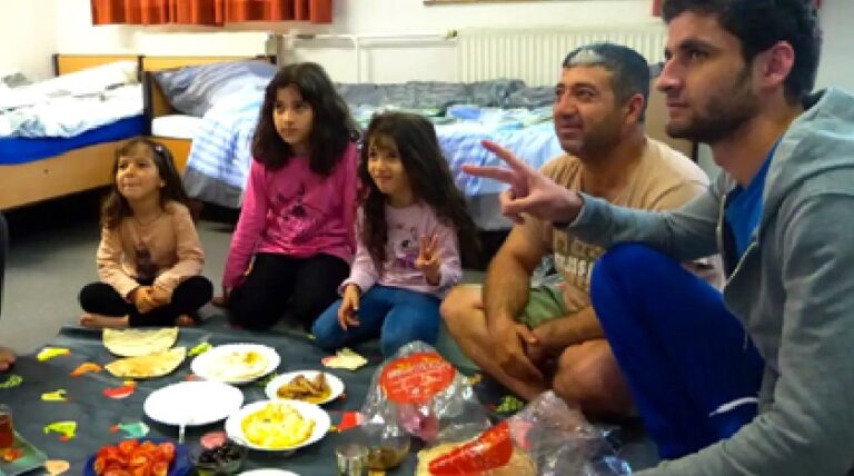 السوريون في ألمانيا- أطفالنا في رمضان بين الهوية والمدرسة
